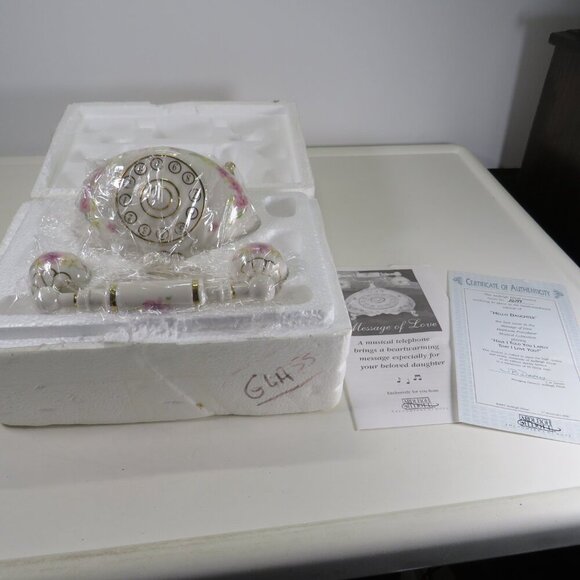 HEIRLOOM PORCELAIN TELEPHONE "HELLO DAUGHTER” Message Of Love - Music Box - Picture 16 of 16